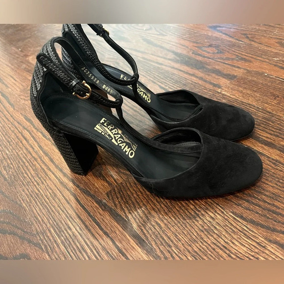 Salvatore Ferragamo Black Suede and Leather Fergie TStrap Pumps (Made in Italy) - Picture 6 of 12